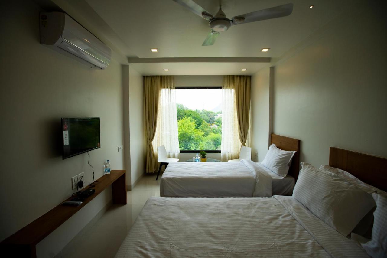 แคปิตัล โอ 47631 โฮเต็ล ดิ ออเรนจ์ แฟล็ก Hotel ออรังกาบัด ภายนอก รูปภาพ